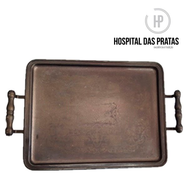 Bandeja retangular prata antes da restauração